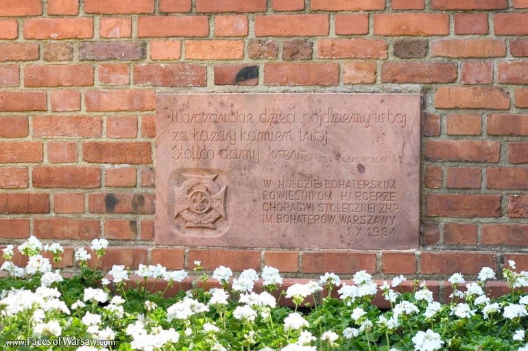 Faces of Warsaw - Plate of the Little Insurgent Monument