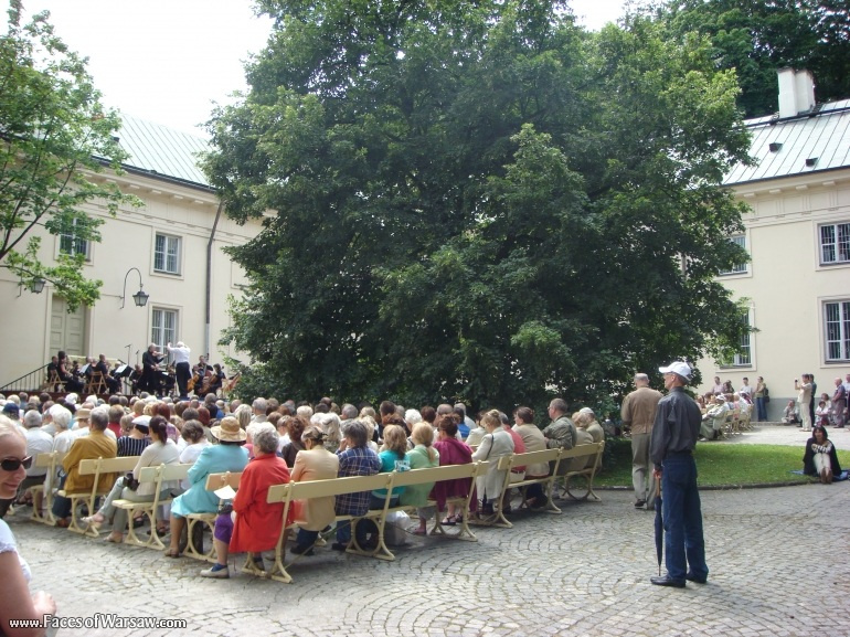 Faces of Warsaw - Łazienki - Concert under the Linden