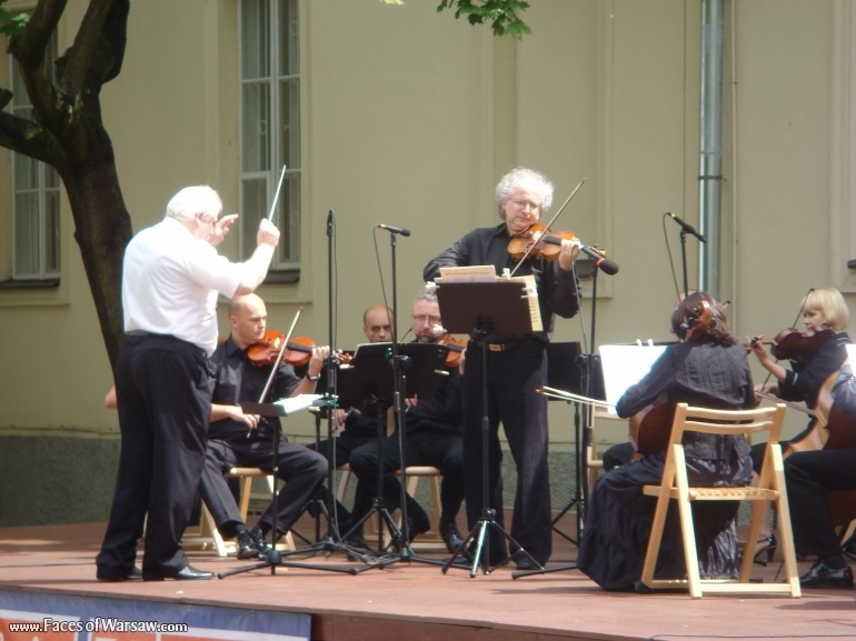Faces of Warsaw - Łazienki - Concert under the Linden
