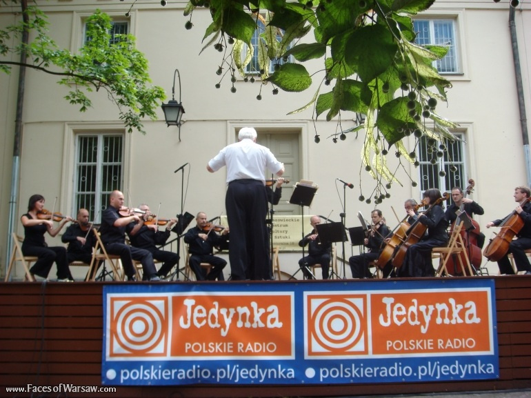 Faces of Warsaw - Łazienki - Concert under the Linden
