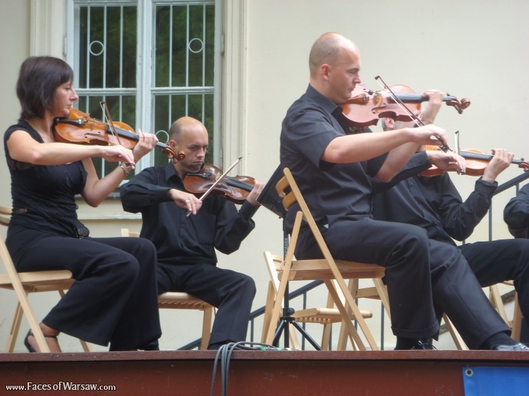 Faces of Warsaw - Łazienki - Concert under the Linden
