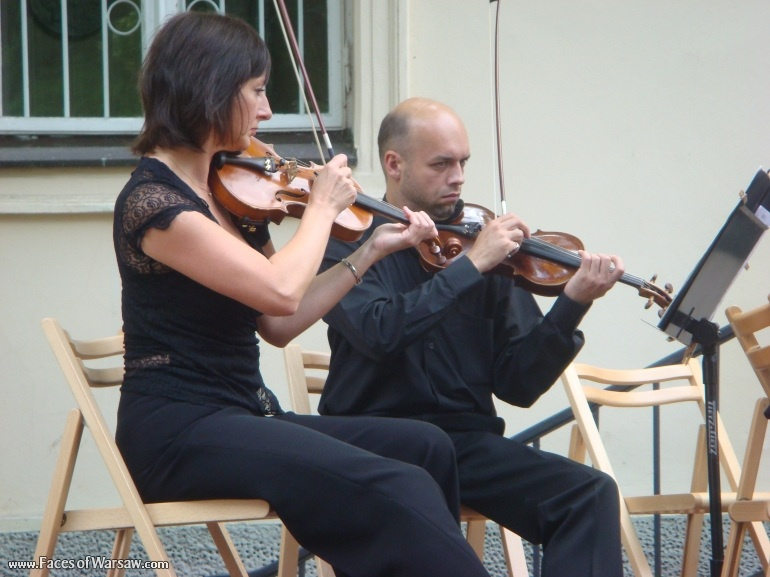 Faces of Warsaw - Łazienki - Concert under the Linden