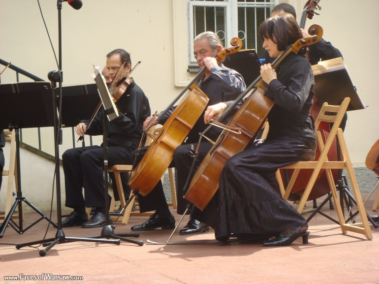 Faces of Warsaw - Łazienki - Concert under the Linden