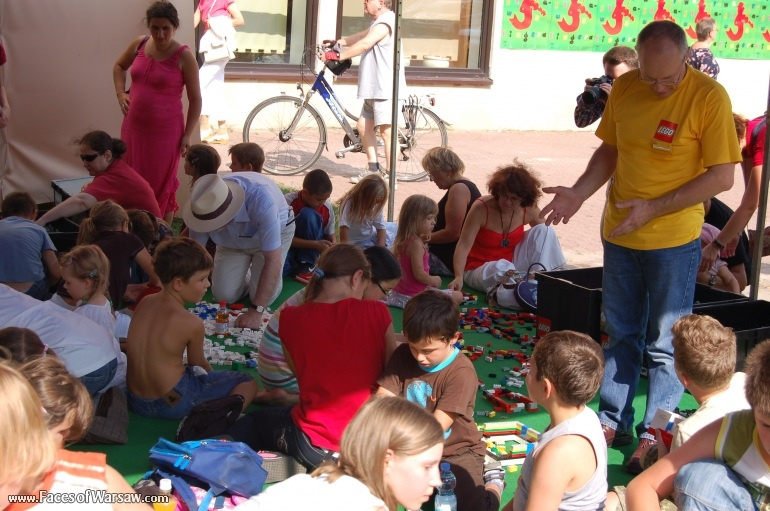 Faces of Warsaw - "Singer's Warsaw" Festival: Building Anatewka with LEGO Bricks