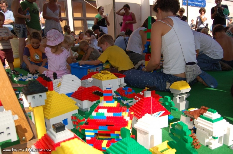 Faces of Warsaw - "Singer's Warsaw" Festival: Building Anatewka with LEGO Bricks