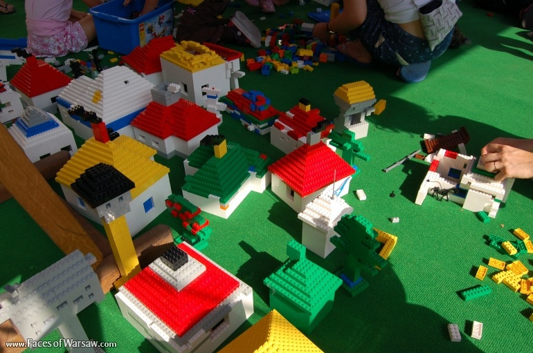 Faces of Warsaw - "Singer's Warsaw" Festival: Building Anatewka with LEGO Bricks