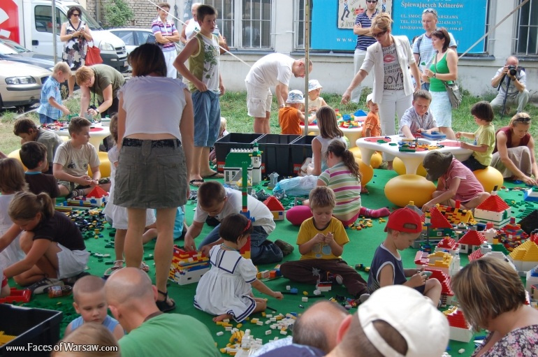 Faces of Warsaw - "Singer's Warsaw" Festival: Building Anatewka with LEGO Bricks