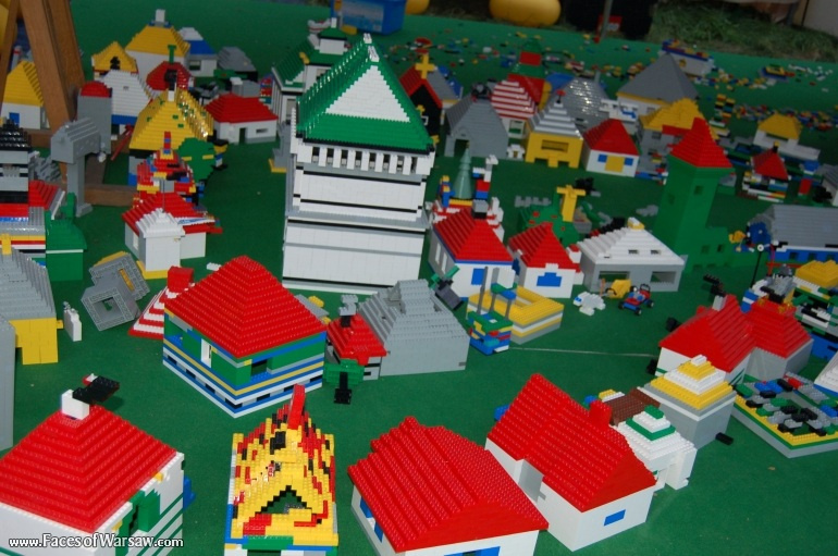 Faces of Warsaw - "Singer's Warsaw" Festival: Building Anatewka with LEGO Bricks