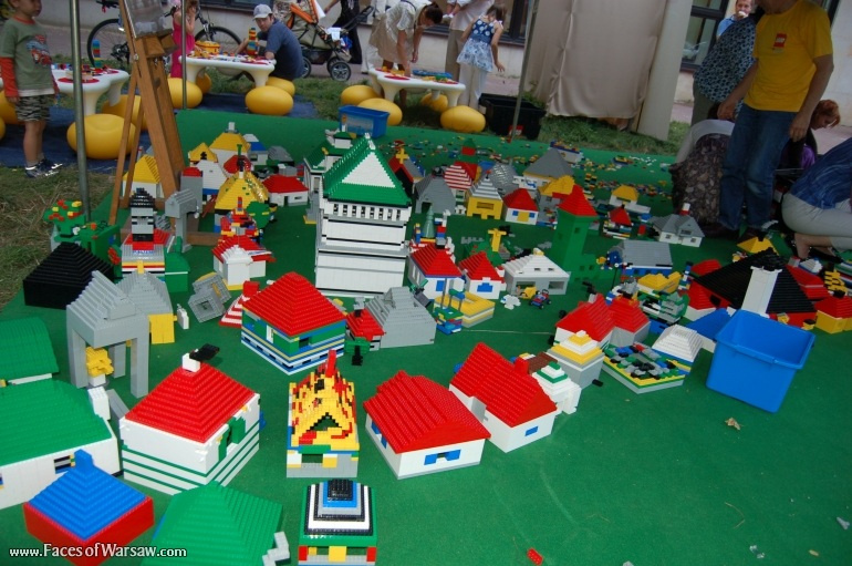 Faces of Warsaw - "Singer's Warsaw" Festival: Building Anatewka with LEGO Bricks