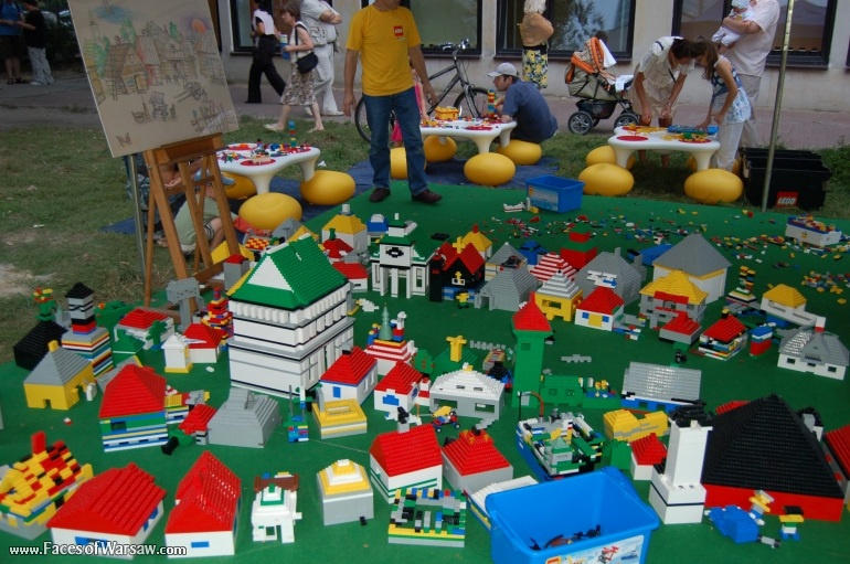 Faces of Warsaw - "Singer's Warsaw" Festival: Building Anatewka with LEGO Bricks