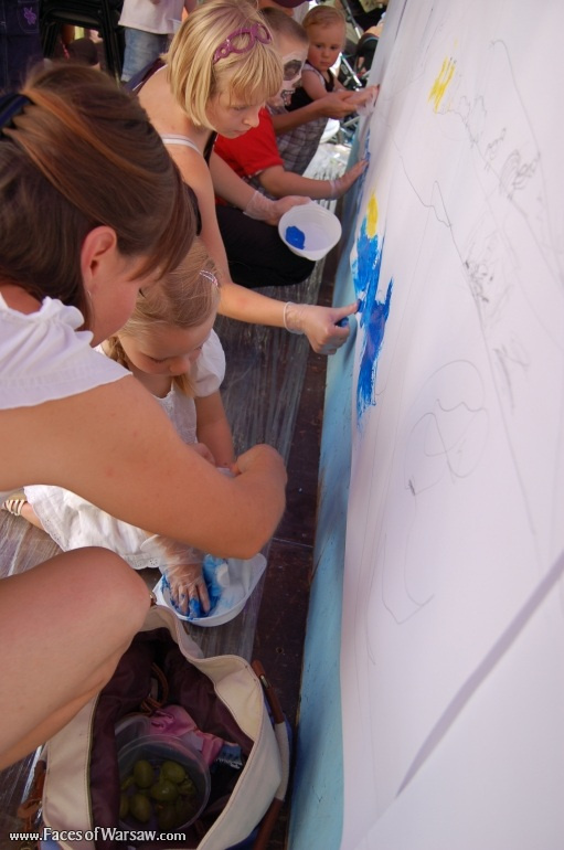 Faces of Warsaw - "Singer's Warsaw" Festival: The Wall of Singer's Fairy Tales -  Painting with Children
