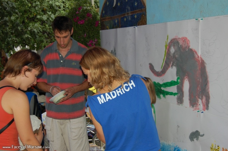 Faces of Warsaw - "Singer's Warsaw" Festival: The Wall of Singer's Fairy Tales -  Painting with Children