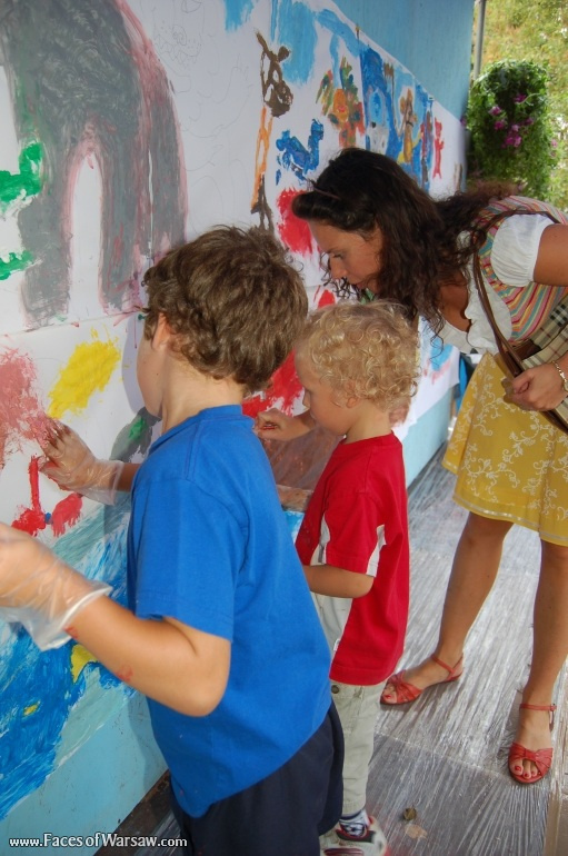Faces of Warsaw - "Singer's Warsaw" Festival: The Wall of Singer's Fairy Tales -  Painting with Children