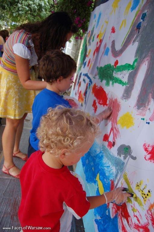 Faces of Warsaw - "Singer's Warsaw" Festival: The Wall of Singer's Fairy Tales -  Painting with Children