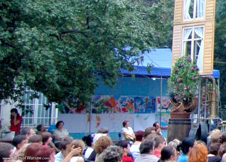 Faces of Warsaw - "Singer's Warsaw" Festival: The Wall of Singer's Fairy Tales -  Painting with Children