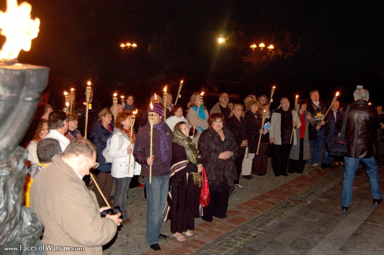 Faces of Warsaw - "Singer's Warsaw" Festival: "Lullaby for Remembrance" - Ghetto Heroes' Monument