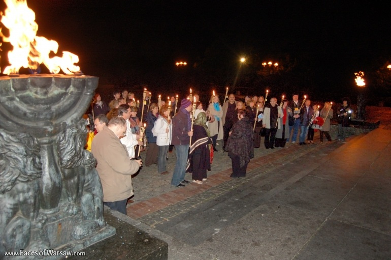Faces of Warsaw - "Singer's Warsaw" Festival: "Lullaby for Remembrance" - Ghetto Heroes' Monument