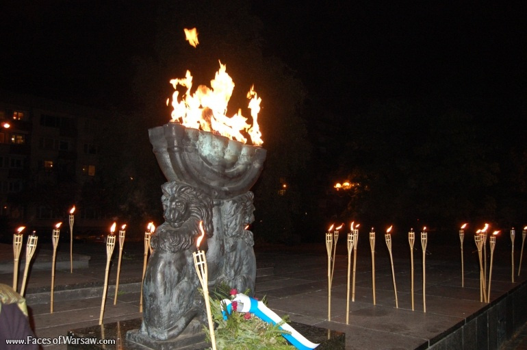 Faces of Warsaw - "Singer's Warsaw" Festival: "Lullaby for Remembrance" - Ghetto Heroes' Monument