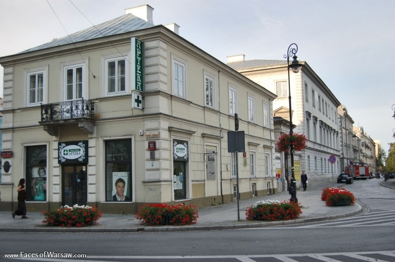 Faces of Warsaw - Nowy Świat Street