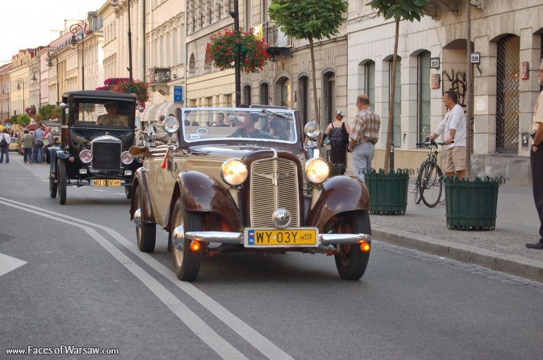 Faces of Warsaw - Nowy Świat Street