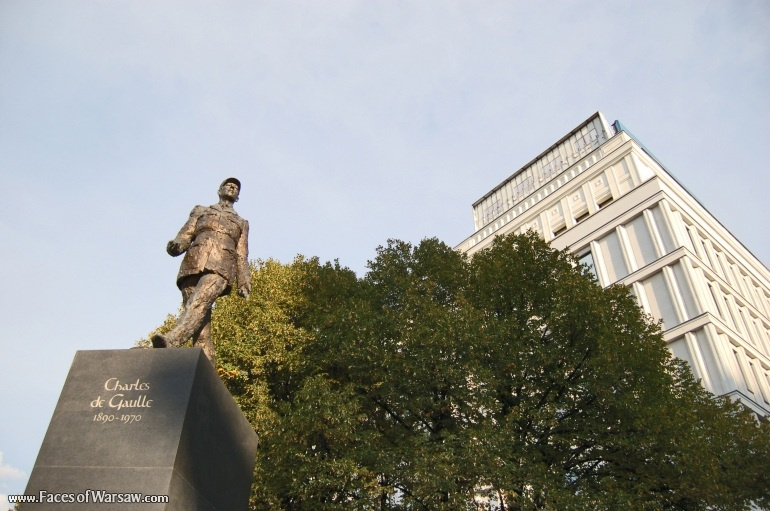Faces of Warsaw - Nowy Świat Street