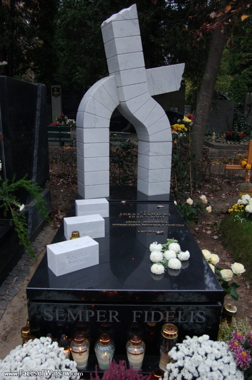 Faces of Warsaw - Powązki - Military Cemetery, Avenue of the Meritorious (Aleja Zasłużonych), All Saints 2008