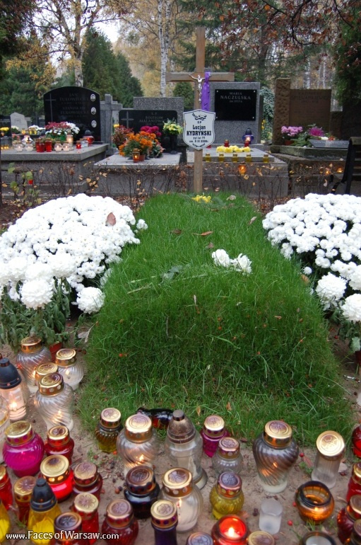Faces of Warsaw - Powązki - Military Cemetery, Avenue of the Meritorious (Aleja Zasłużonych), All Saints 2008