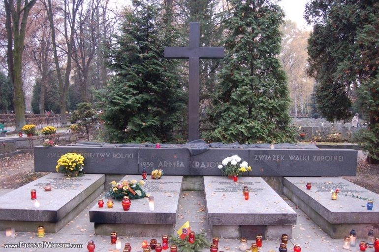 Faces of Warsaw - Powązki - Military Cemetery, All Saints 2008