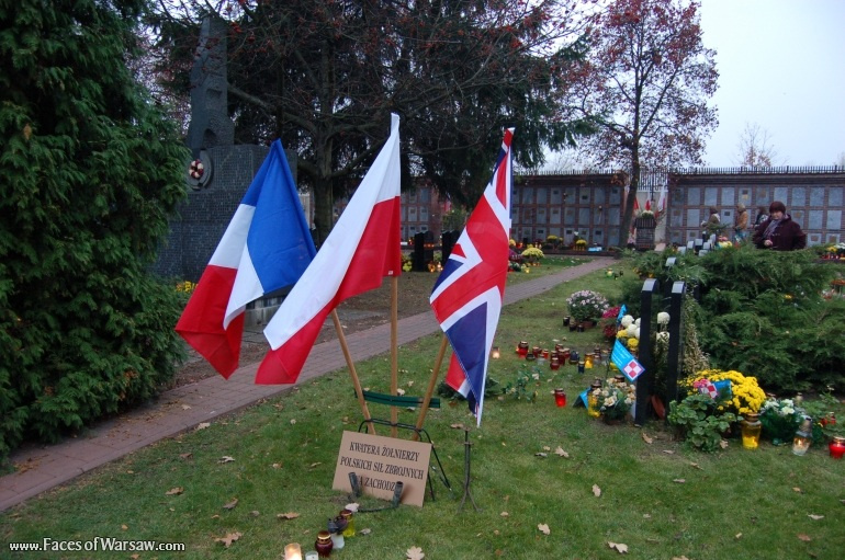Faces of Warsaw - Powązki - Military Cemetery, All Saints 2008