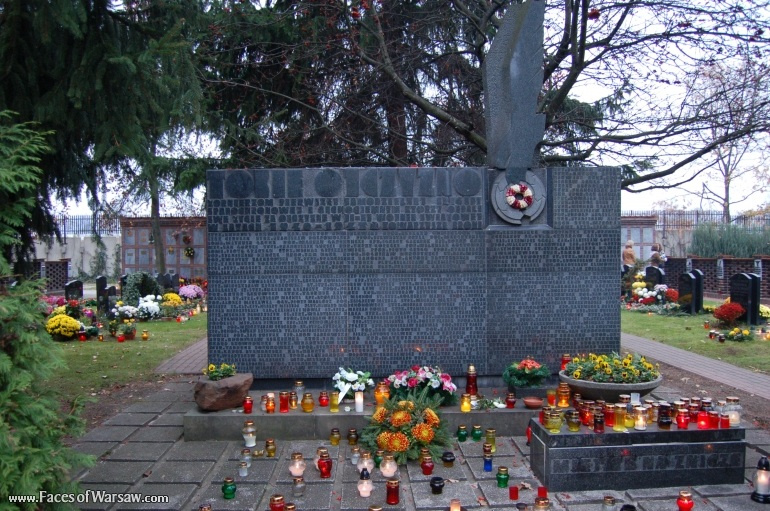 Faces of Warsaw - Powązki - Military Cemetery, All Saints 2008