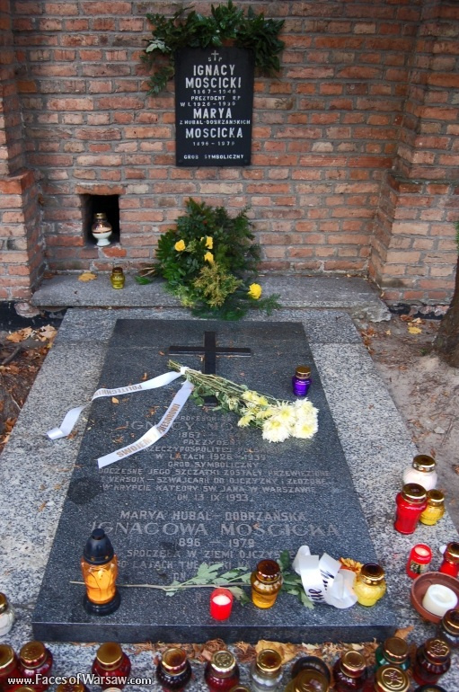 Faces of Warsaw - Powązki - All Saints 2008