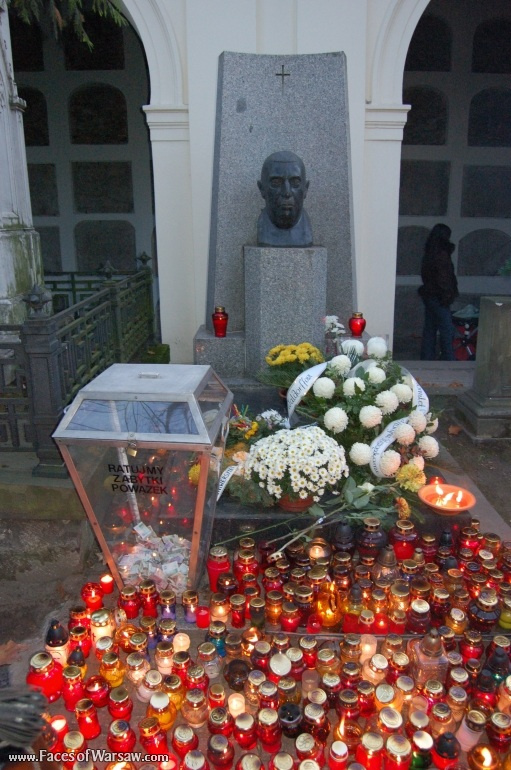 Faces of Warsaw - Powązki - All Saints 2008
