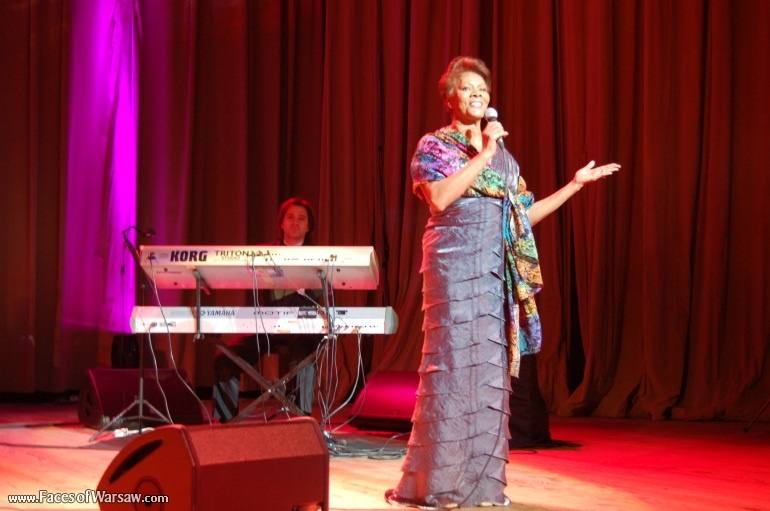 Faces of Warsaw - Dionne Warwick concert at the Congress Hall