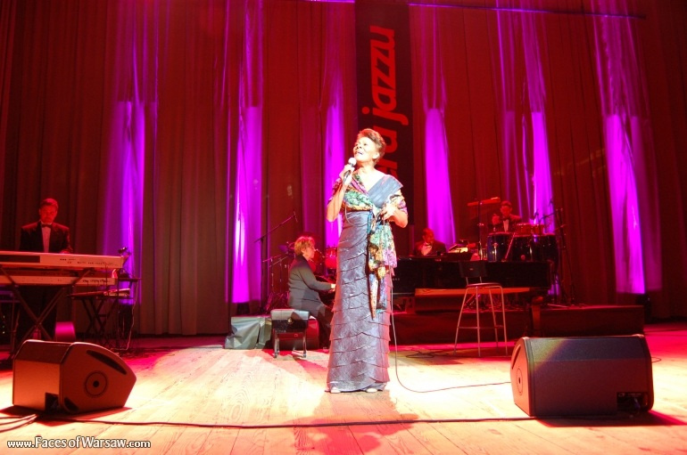 Faces of Warsaw - Dionne Warwick concert at the Congress Hall