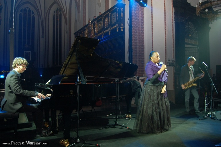 Faces of Warsaw - Barbara Hendricks Christmas Concert in St. John's Cathedral