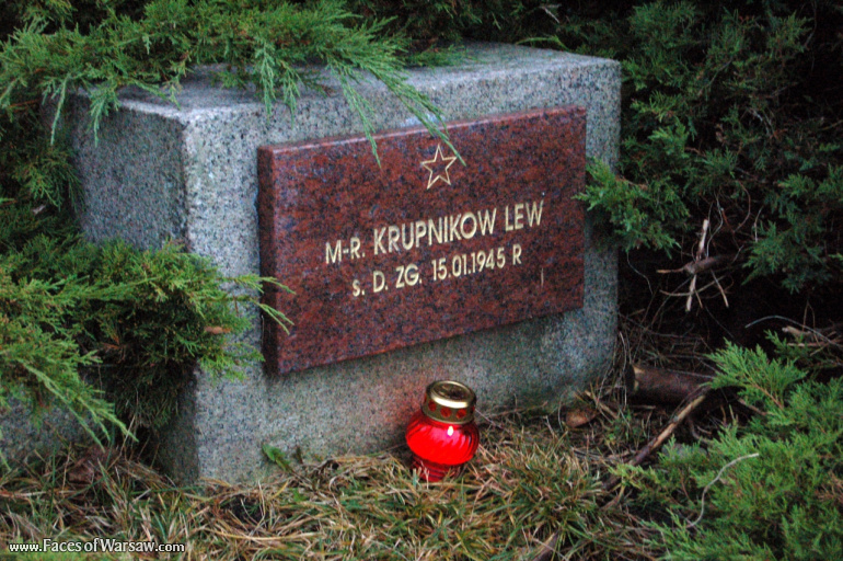 Faces of Warsaw - Soviet Army Soldiers' Cemetery - Mausoleum, All Saints 2009