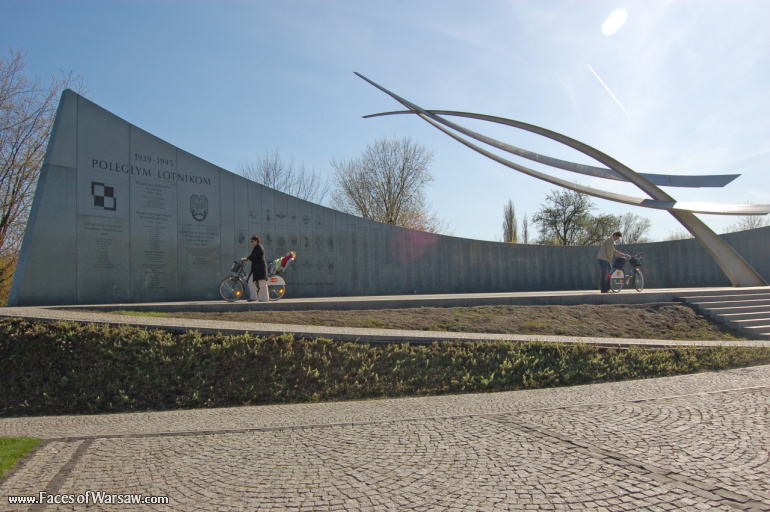 Faces of Warsaw - Mokotów Field, Spring 2009