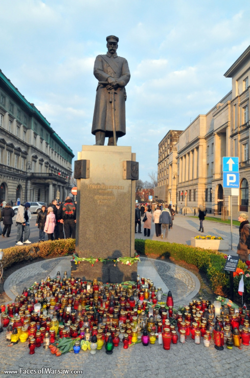 Faces of Warsaw - National mourning after government plane crash near Smolensk