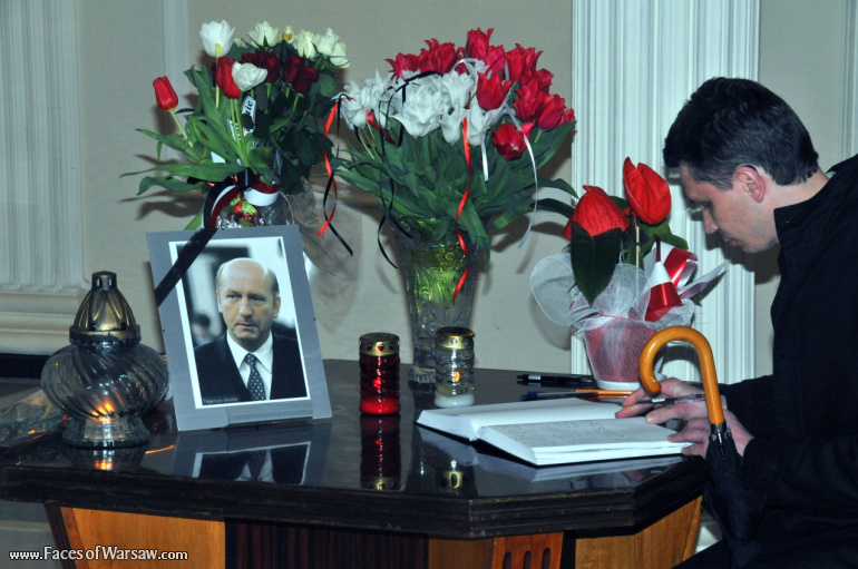 Faces of Warsaw - National mourning after government plane crash near Smolensk