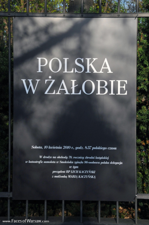 Faces of Warsaw - "Poland in Mourning" Photo Exhibition - Łazienki fencing