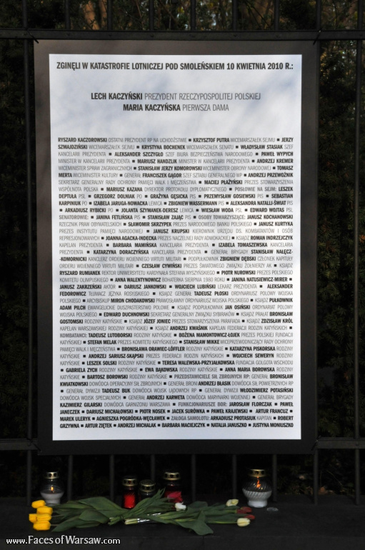 Faces of Warsaw - "Poland in Mourning" Photo Exhibition - Łazienki fencing