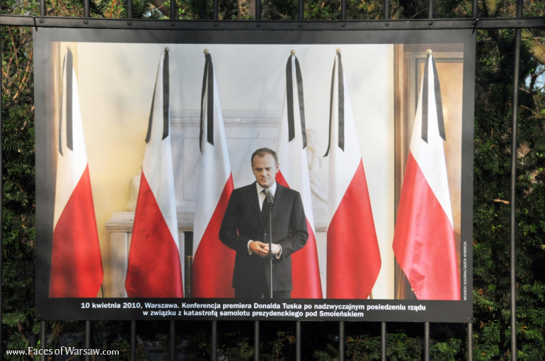 Faces of Warsaw - "Poland in Mourning" Photo Exhibition - Łazienki fencing