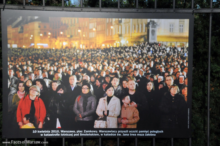 Faces of Warsaw - "Poland in Mourning" Photo Exhibition - Łazienki fencing