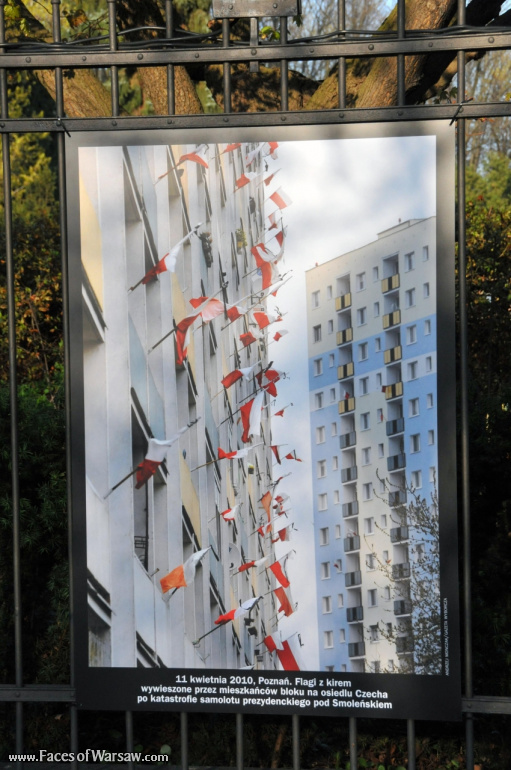 Faces of Warsaw - "Poland in Mourning" Photo Exhibition - Łazienki fencing