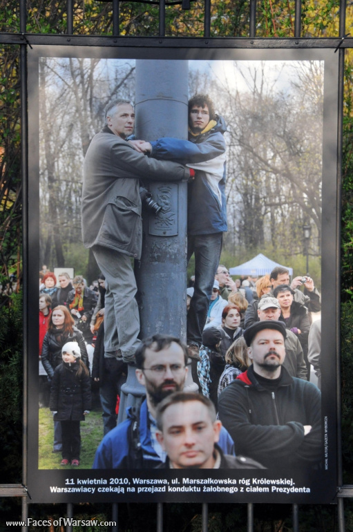Faces of Warsaw - "Poland in Mourning" Photo Exhibition - Łazienki fencing