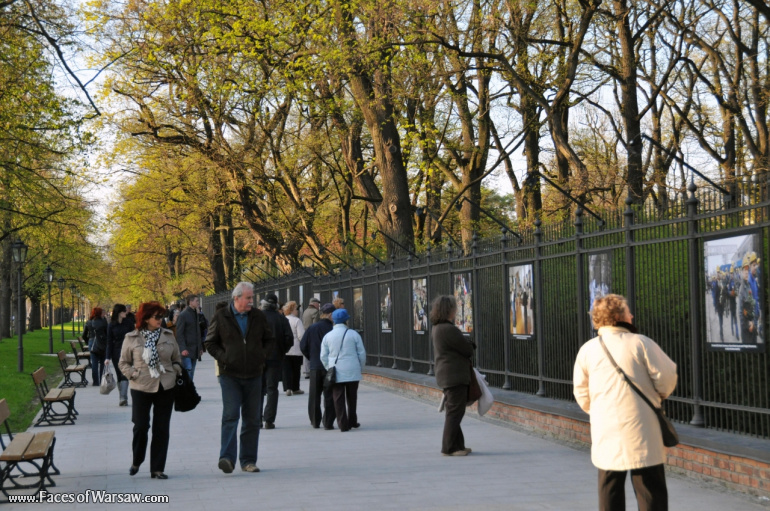 Faces of Warsaw - "Poland in Mourning" Photo Exhibition - Łazienki fencing