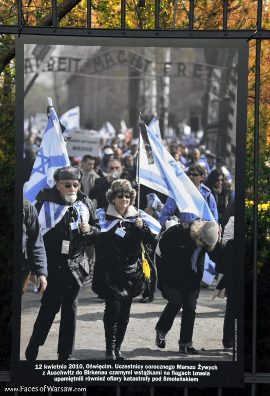 Faces of Warsaw - "Poland in Mourning" Photo Exhibition - Łazienki fencing
