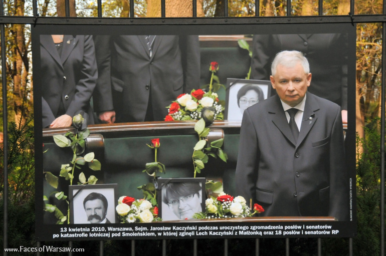 Faces of Warsaw - "Poland in Mourning" Photo Exhibition - Łazienki fencing