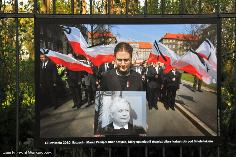 Faces of Warsaw - "Poland in Mourning" Photo Exhibition - Łazienki fencing