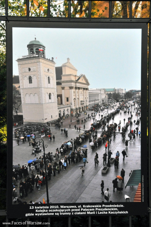 Faces of Warsaw - "Poland in Mourning" Photo Exhibition - Łazienki fencing